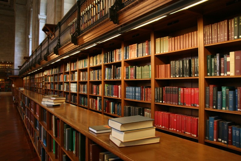 Zengin akademik içeriğe sahip Azerbaycan Bakü Devlet Üniversitesi Kütüphanesi